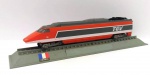 Belíssima miniatura de locomotiva super detalhada em metal c/ partes plásticas, escala 1/160  c/ base/trilho expositora personalizada. TGV - FRANÇA  - Aprox. 16 cm.