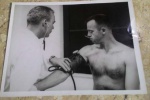 ASTRONOMIA - Foto do exame médico do astronauta  - ALLAN SHEPPARD -APOLLO 14 - MEDE: 18 X 24 CM