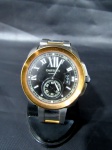 RELÓGIO - Um (1)  Relógio ( Cartier)  Caixa de aço, pulseira de aço , visor preto.