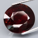 Preciosa e Rara Granada Espessarita Red Extra 100% natural de 9.73 cts , Extraordinária qualidade e clareza transparente , clássica lapidação oval brilhante medindo 12.5 X 11.5 X 8.2 mm . ótimo investimento para montar uma joia de qualidade . Perfeita . origem Namíbia , África . Gema preciosa devido a suas dimensões .