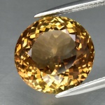 Precioso e raro Topázio Yellow extra de excelente qualidade e clareza VVS , clássica lapidação diamante pesando 15.14 cts medindo 14.8 x 14.7 x 9.1 mm . ótimo investimento para montar uma joia de qualidade . origem Brasil .