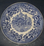 Prato decorativo em porcelana Inglesa retratando cena de casais em dança. Mede 22cm de diâmetro