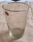 Espetacular e antigo copo em demi-cristal com lapidação em florais com 14cm de altura