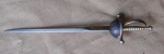 Interessante abridor de carta no formato de uma espada modelo clássico com 17cm de comprimento.