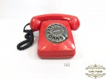 Antigo telefone de disco na tonalidade vermelho. mede 19 x 21 x 11 cm