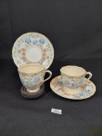 2 Xicaras de Café em Porcelana Tuscan Inglesa Floral Pintada a mão.Medida 5,5 cm x 6,5 cm e pires 12 cm
