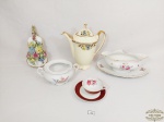 Lote 5 Peças Variadas em Porcelana Diversas . Todas as peças apresentam Bicados. Medida: Bule Café 16 cm x 8 cm com fio, molheira 20 cm x 10 cm , açucareiro 6,5 cm