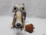Boneco colecionável Scrat A era do gelo,  acompanha a noz.