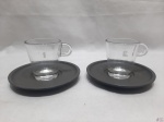 Par de xícaras de café da Nespresso em vidro com pires em resina. Pequenas falhas na logo conforme imagens.
