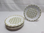 Jogo de 6 pratos de bolo em porcelana Steatita com estampa verde. Medindo 19cm de diâmetro.
