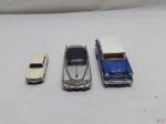 Lote de 3 miniaturas de carros em metal para colecionador. Medindo o maior 12cm de comprimento.