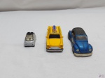 Lote de 3 miniaturas de carros em metal para colecionador. Medindo o maior 12cm de comprimento.