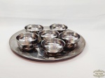 Travessa Redonda com 6 Taças de Sobremesa em Inox. Medida: Travessa  33 cm diametro  e  taças 9 cm diametro