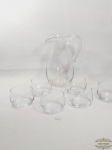 Lote 2 Peças Vidro sendo Jarra Suco e 6 cumbucas. Medida:  Jarra 22 cm altura x 8 cm diametro e cumbucas 8 cm x 5 cm diametro