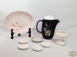 Lote 8 Peças em Ceramica Diversas.  sendo travessa,  1 buleUveiro e Porta copos. Medida: BUle 18 cm altura x 10 cm diametro , travessa 26 cm x 19 cm, apresenta marcas de uso
