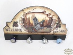 Cabideiro de Parede em  madeira MDF Decorado Pato  com puxador  em  Porcelana. Medida: 50x 26 cm