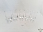 5 Taças Aperitivo em Vidro liso Translucido. Medidas 10,5 cm altura x 5 cm diametro . 1 apresenta pequeno bicado