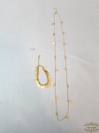 Conjunto Bijuterias em Metal Dourado sendo Colar e Pulseira