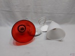 Lote de 2 luminárias de teto com cúpula. Funcionando perfeitamente. Medindo a vermelha 18cm de altura x 16cm de diâmetro.