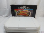 Caixa térmica para pirex da marca Aladdin Tempreserve. Medindo para pirex 35,5cm x 23,5cm x 5cm de altura interna.