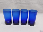 Jogo de 4 copos de água, suco em vidro azul cobalto. Medindo 14cm de altura.