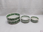 Jogo de 3 bowls em porcelana ARS Bohemia estampada. Medindo a maio 20cm de diâmetro x 11cm de altura.