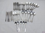 Parte de faqueiro com 41 peças em aço inox. Composto de 6 garfos de mesa, 6 facas de mesa, 6 colheres de sopa, 6 garfos de sobremesa, 6 facas de sobremesa, 6 colheres de sobremesa e 5 colheres de chá