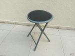 Banco, banqueta em metal dobrável com assento pvc preto. Medindo 29cm de diâmetro x 43cm de altura.