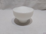 Cúpula para luminária de teto, lustres em vidro opalinado. Medindo 8cm de diâmetro de boca x 15,5cm de diâmetro de bojo.