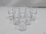 Jogo de 6 taças de vinho branco em demi-cristal incolor. Medindo 12,5cm de altura x 6cm de diâmetro de boca.