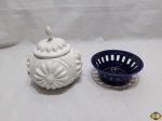 Compoteira em porcelana Luis Salvador, pequeno bowl em porcelana vazada, etc. Medindo a compoteira 14cm de diâmetro de bojo x 10cm de altura sem a tampa. Pega da tampa da compoteira está restaurada.