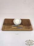 Petisqueira  base em madeira com cumbuca em porcelana, acompanha 2 espatulas.