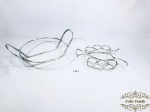 Lote com duas peças sendo   descanso de travessa  em e um suporte para pirex. em prata 90  Medidas  descanso de travessa ; 23z17cm - suporte 29x21cm