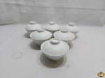 Jogo de 6 bowls com tampa em porcelana Real branca. Medindo 11,5cm de diâmetro x 6cm de altura.
