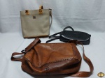 Lote de 3 bolsas femininas. Medindo a maior 30cm x 25cm.