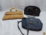 Lote de 3 bolsas femininas. Medindo a maior 40cm x 30cm.