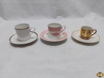 Lote de 3 xícaras de café para colecionador em porcelana diversa.
