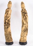 Par de antigas figuras em marfinite, em grandes proporções. Medindo 65 cm de altura.