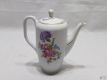 Bule de café em porcelana tcheca floral com friso ouro. Medindo 17cm de altura. Leve fio de cabelo.