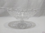 Centro de mesa tipo navete em cristal ricamente lapidado. Medindo 31cm x 18cm x 21cm de altura.