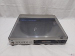 Antigo toca disco da Sansui, modelo P L51. Necessita de revisão.