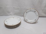 Jogo de 6 pratos de sobremesa em porcelana Noritake, guirlanda floral com ouro. Medindo 21cm de diâmetro.