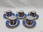 Jogo de 5 xícaras de café em porcelana com estampa grega.