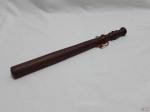 Cassetete, bastão em madeira. Medindo 44cm de comprimento.