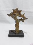 Escultura abstrata retratando árvore da vida em bronze com base de mármore, assinado Anita Kaufmann. Medindo 10,5cm x 7cm de base x 17,5cm de altura.