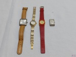 Lote de 4 relógios de pulso feminino, diversos, sendo um deles sem pulseira. Necessitam de bateria.