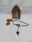 Lote sacro, composto de terço, oratória, etc. Medindo a oratória 20cm de altura x 12,5cm de largura.
