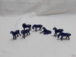 Jogo de 7 cavalos decorativos em porcelana azul marinho. Medindo o maior 6cm de altura.