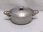 Panela, caçarola em aço inox Meridional. Medindo 20cm de diâmetro x 8cm de altura.