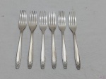 Jogo de 6 garfos de sobremesa em prata 90 Eberle, modelo 1215. Medindo 16cm de comprimento.